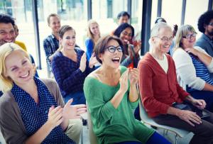 Partecipare ai corsi di educazione permanente per adulti